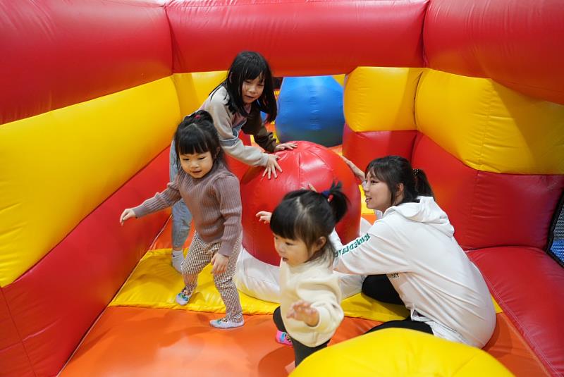 羅伊迷宮氣墊遊玩