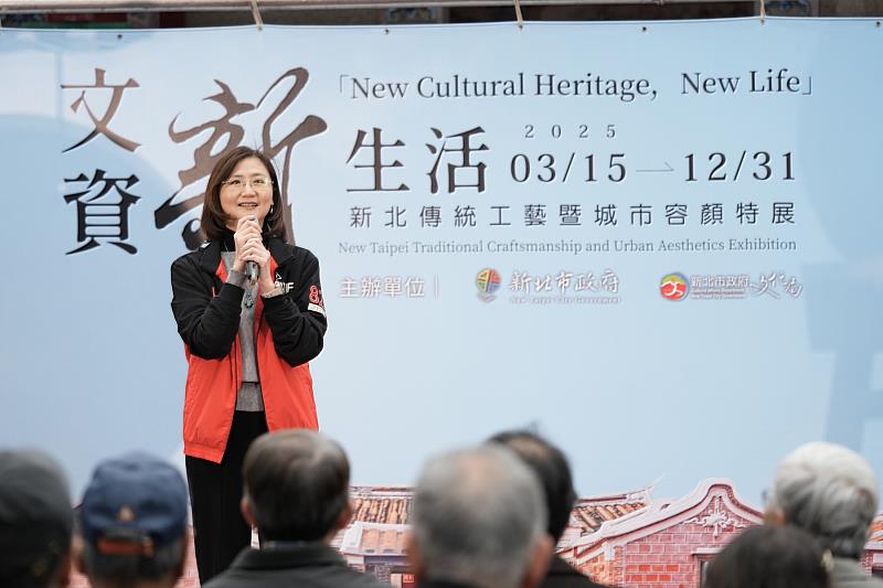 新北市文化局長張䕒育表示，透過新北傳統工藝特展，保護傳承新北市的重要文化資產。
