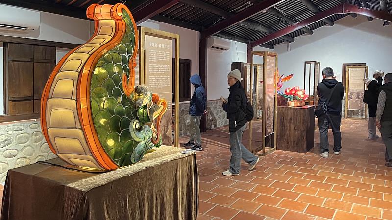 新店十四張歷史建築園區規劃四大主題展，展出新店早期人文光景、新北傳統工藝文化資產及保存者作品。