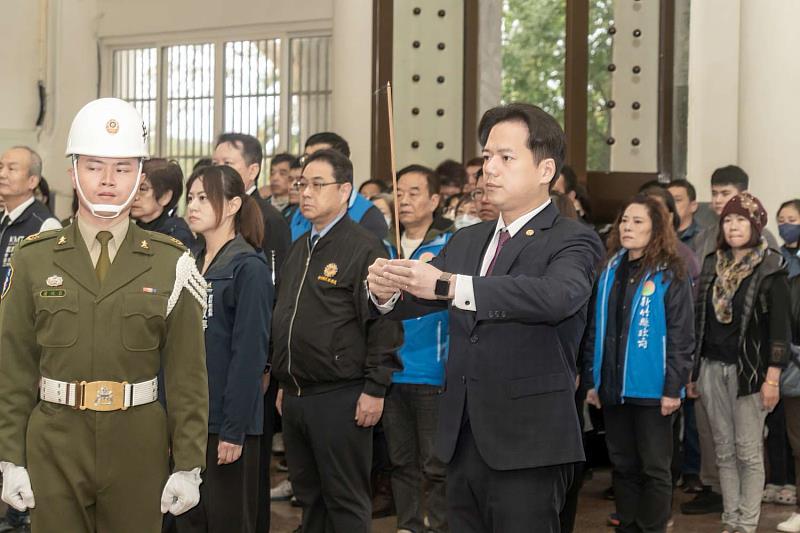 新竹市114年陣亡將士暨公殞官兵春祭典禮,代理市長邱臣遠擔任主祭,緬懷先烈英勇精神。