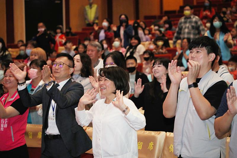 0_黃敏惠市長也享受在帶動跳中