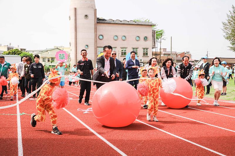嘉義縣鹿草國小、松梅國小全新跑道正式啟用-1