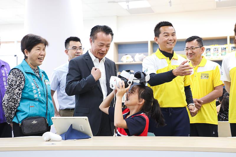 嘉義縣大同國小啟用「夢飛館」,打造AR、VR外語學習新天地-5