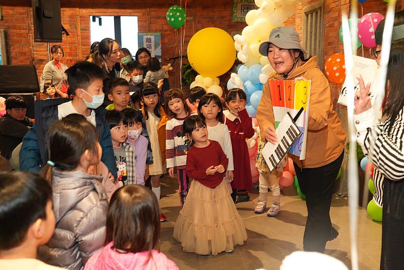 「竹音童樂:兒童節慶祝活動暨學生音樂團隊聯合展演」本周末(29、30日)於遠百竹北店7樓古厝區歡樂登場