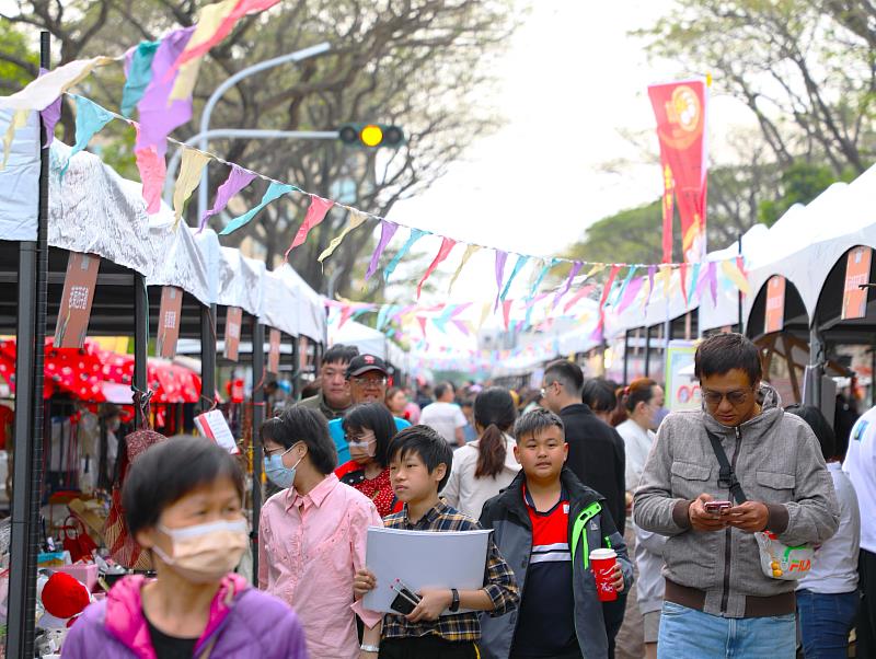 「嘉有好市集」青年歌唱大賽震撼開唱，150攤位熱鬧登場