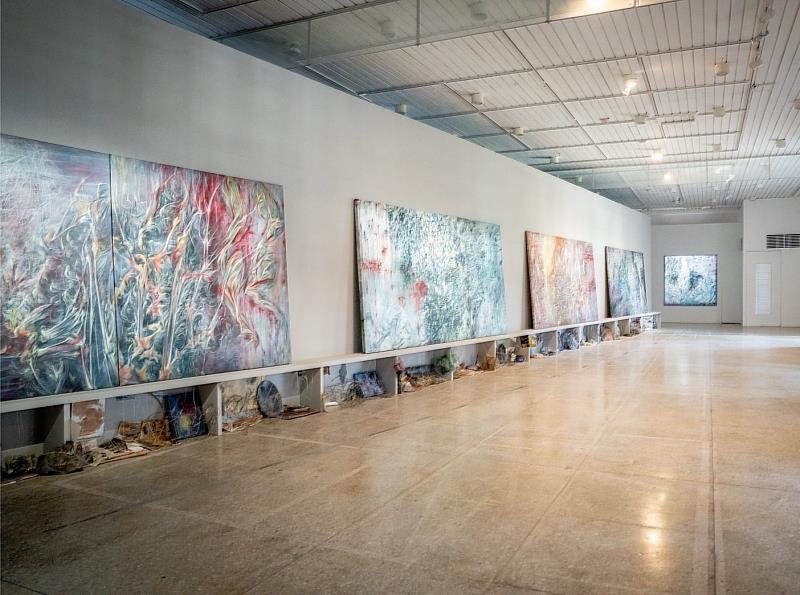 新竹市美術館「她．MMXXV 如是說—謝鴻均薪傳展」展場一隅。