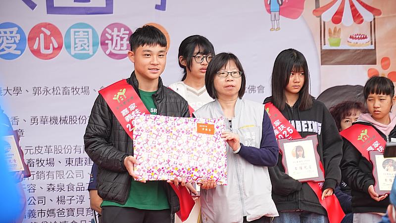 0_2025家扶中心園遊會 嘉義市4位自強兒童受表揚 (2)