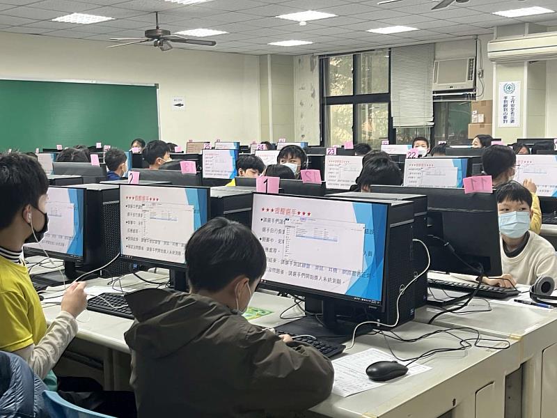 孩子們透過新竹英語字彙王競賽,提升英語學習能力。