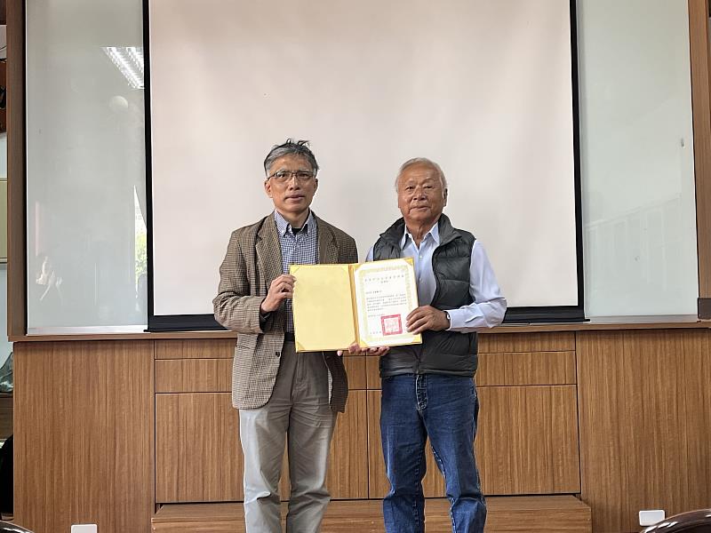 臺南市文化資產管理處邀請本市登錄文化資產保存技術「泥作（土水）」保存者呂新義，以市定古蹟西華堂右外護龍為實作學習場域，傳授珍貴的修復經驗