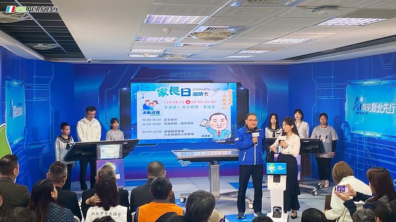 「教育萬事通,萬事問小通」,導入AI教學助理「小通」,透過語音與觸控操作介面,讓教室管理更智慧化