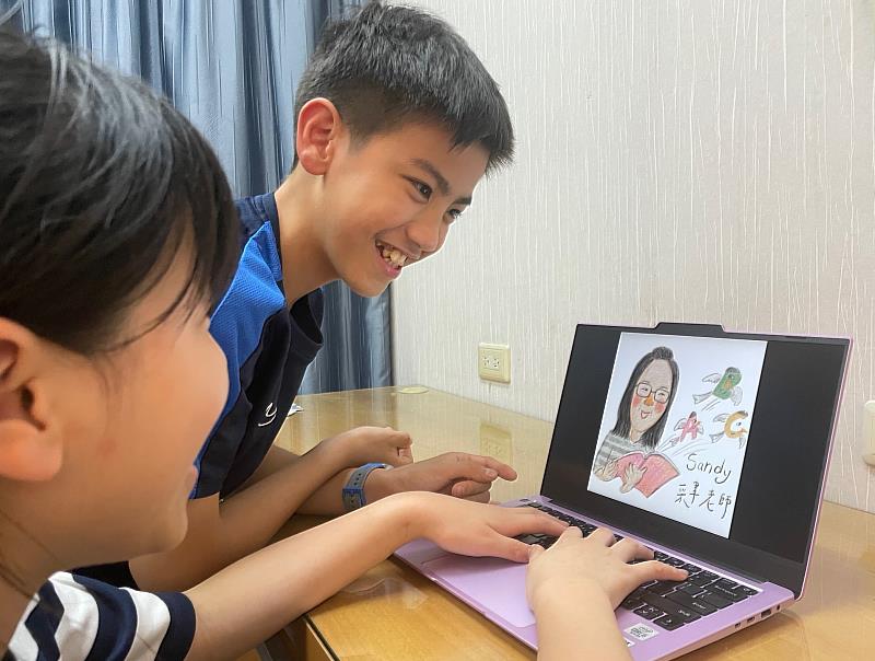 富邦證券與知名兒童說故事播客合作,推展兒童理財英語教育,協助父母將理財教育向下紮根。