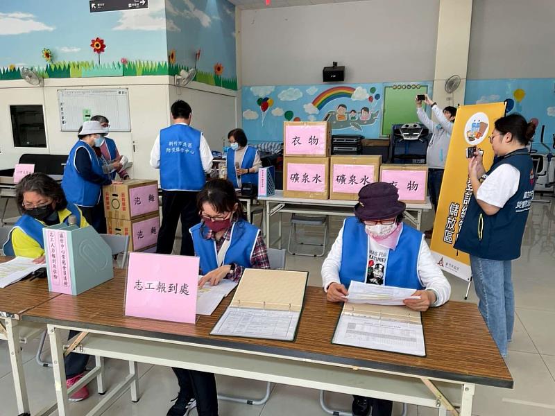 北區防災中心演練志工專業調查及物資管制，模擬各專業志工的派遣及物資的整備與統一調度。