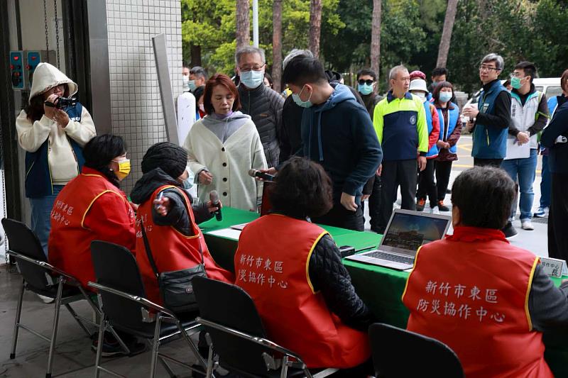 東區防災中心演練受理志工報到等機制，透過協作促使災時集中公部門量能。