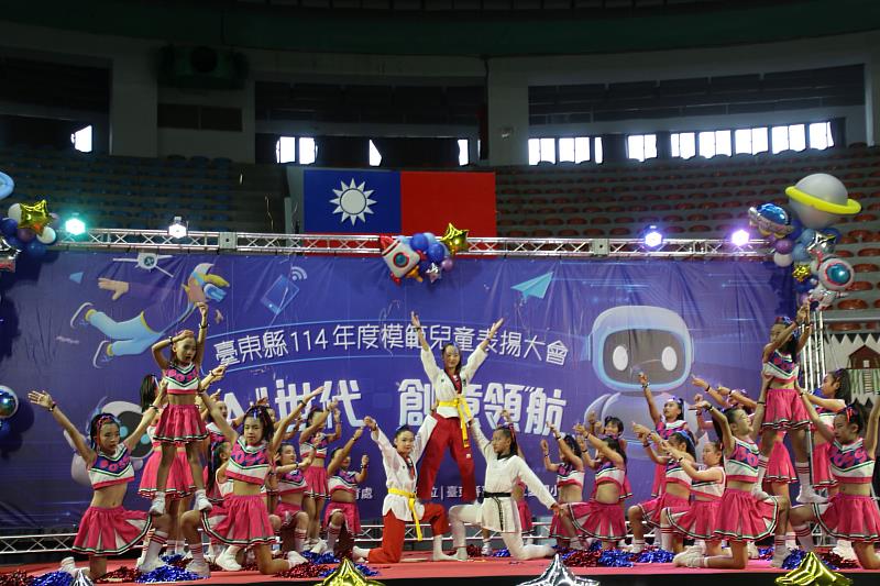 AI世代創意領航！台東慶祝兒童節 饒慶鈴表揚484位模範兒童