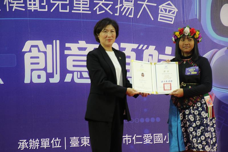 AI世代創意領航！台東慶祝兒童節 饒慶鈴表揚484位模範兒童