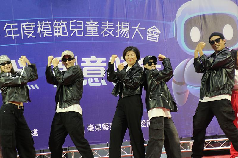 AI世代創意領航！台東慶祝兒童節 饒慶鈴表揚484位模範兒童