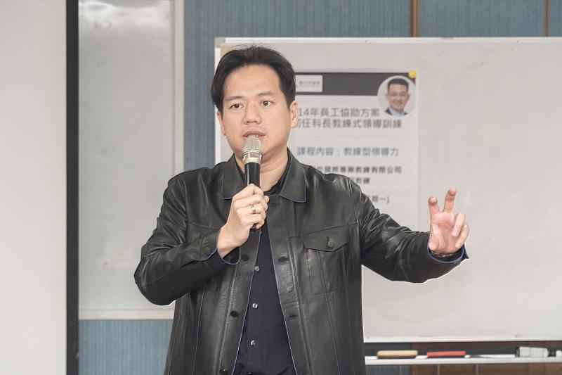 邱臣遠代理市長致詞。