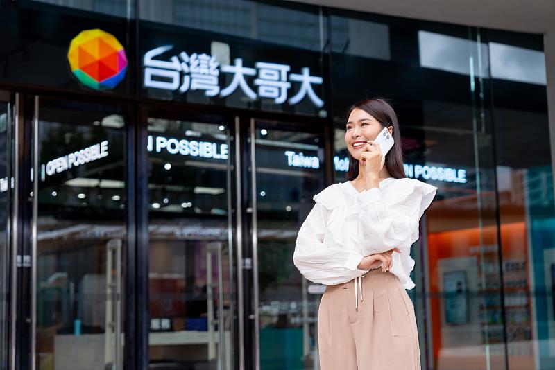 台灣大確保300萬信徒跨4縣市通訊順暢,以「AI智慧人流動態資源管理機制」提供流暢的網路體驗,讓用戶將大甲媽祖的保佑即時分享給親友。