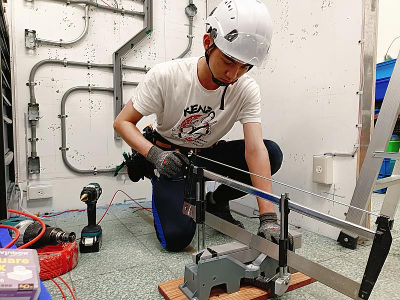北分署「電氣裝配」選手黃冠頤，奪得全國技能賽分區賽青年組銀牌