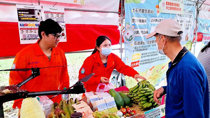 東海大學持續提升在地青農經營管理技術,更與彰化縣政府合作,共同為食品安全與農產品品質把關。