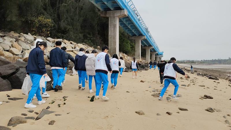 「青年造夢 共築永續」環保淨灘活動