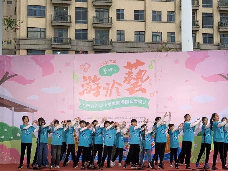 新竹國小客家童謠社演出。