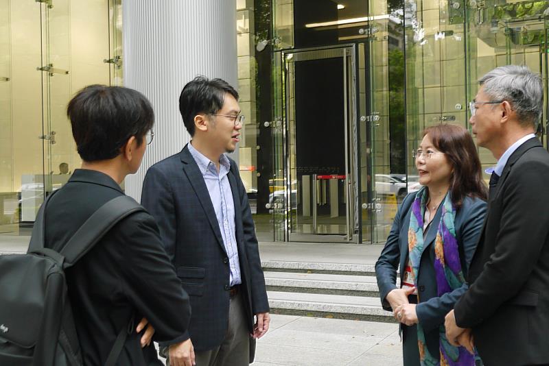 南大師生向理律法律事務所學習如何在科技快速演變與法規調整之中,維持組織韌性,並有效因應各類法律風險