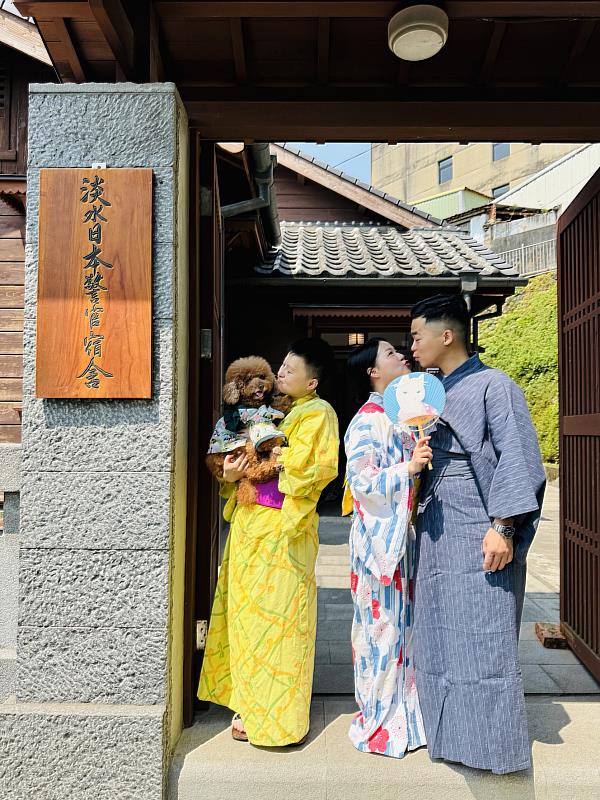 淡水街長多田榮吉故居的熱門活動「浴衣體驗」,配合政策新增「寵物浴衣」服務,4/30(三)前浴衣體驗全面特價100元(成人原價300元,兒童及寵物200元,55歲以上150元),不限時間、不限地點,一整天拍到飽。