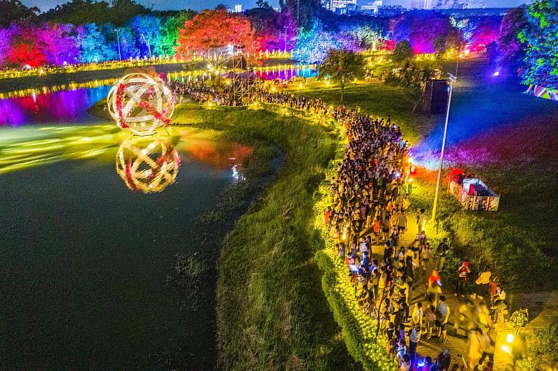 光織影舞點亮北香湖夜空 為城市帶來觀光人潮