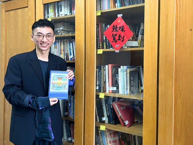 由中央大學英美語文學系林建廷副教授、美國大學Lily Wong副教授以及英屬哥倫比亞大學Christopher B. Patterson副教授共同合編的Transpacific, Undisciplined，已於日前正式出版。