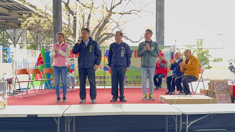 臺南市救國團為慶祝青年節，六甲區團委會舉辦「早安晨跑暨摸彩活動」，臺南市黃偉哲市長致詞