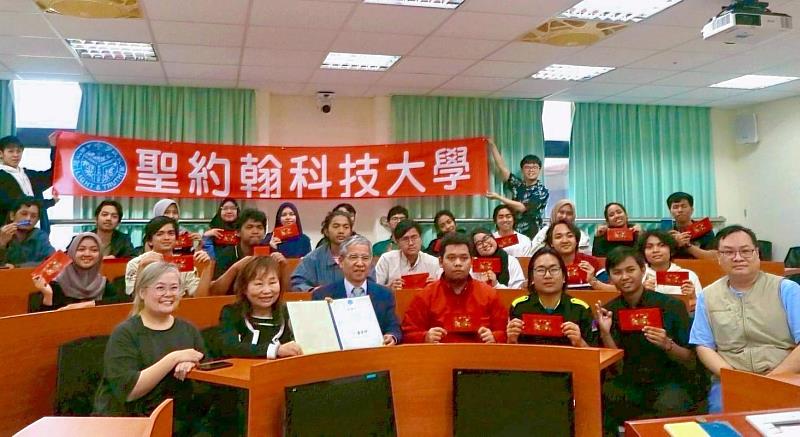 聖約翰科技大學攜手中華Fun心關懷公益協會及新生命小組教會傳達溫暖,展現社會關懷與實質行動的力量。