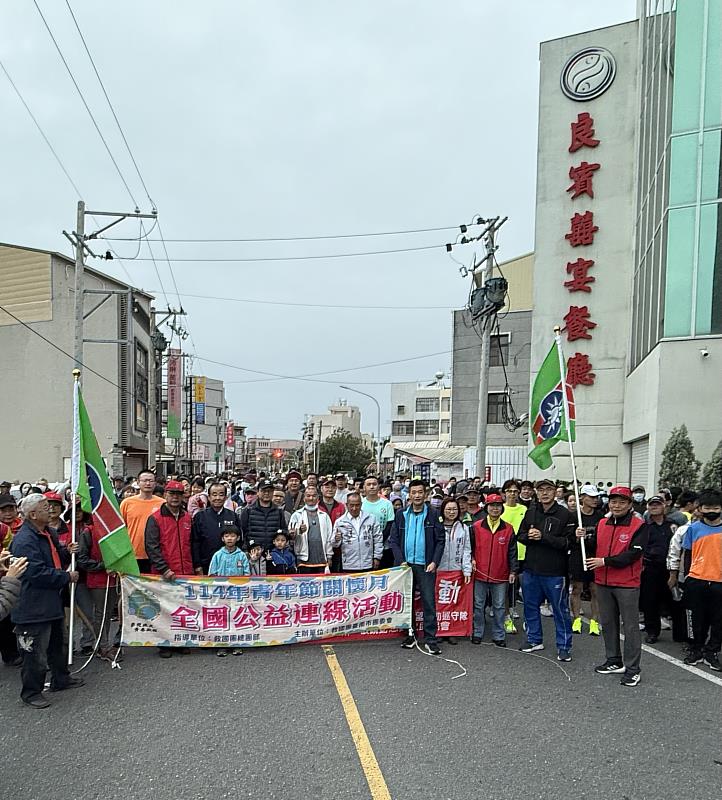 臺南市救國團為慶祝青年節，六甲區團委會舉辦「早安晨跑暨摸彩活動」