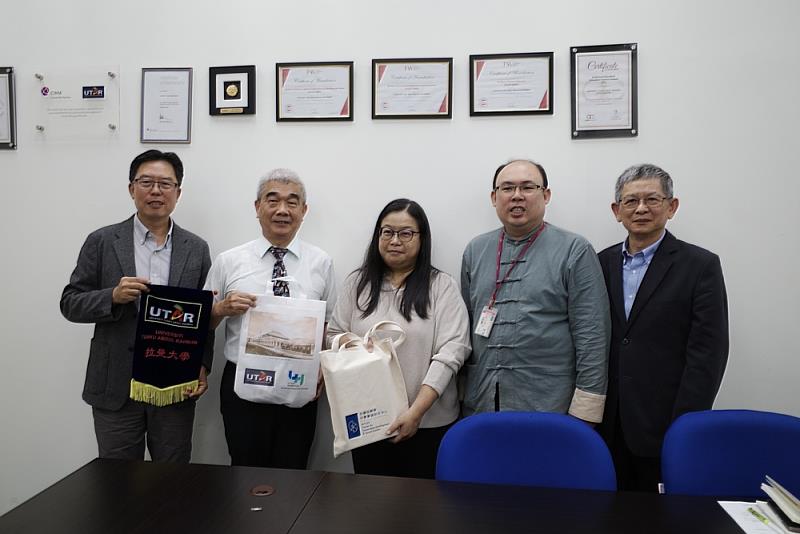 雲科大USR團隊與馬來西亞拉曼大學金寶軟技能資源部雙方合影