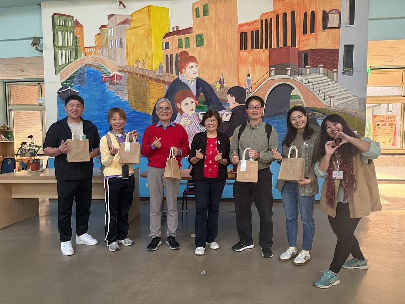 南華大學與嘉義市長青園簽署產學合作，將為民眾提供更全面的運動與健康課程與服務。