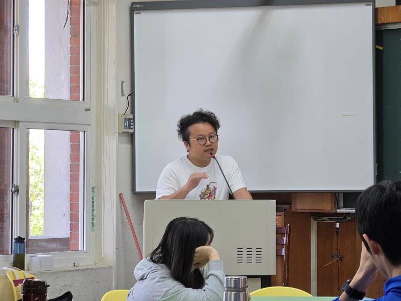 南大邀請具有豐富實務經驗的灣裡黃金商圈發展協會理事長杜明鴻,分享他在社區營造方面的實際參與歷程