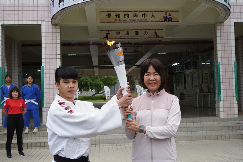 臺東縣政府為今年全中運傳遞聖火選手打氣 允諾全力支持