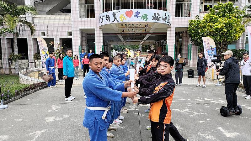 臺東縣政府為今年全中運傳遞聖火選手打氣 允諾全力支持
