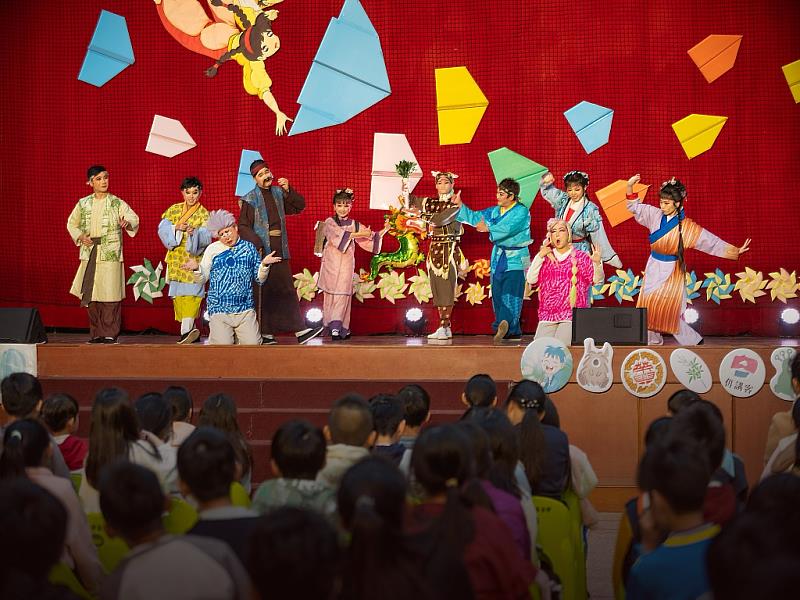 圖3 由「榮興客家採茶劇團」帶來《布驚.不驚》演出