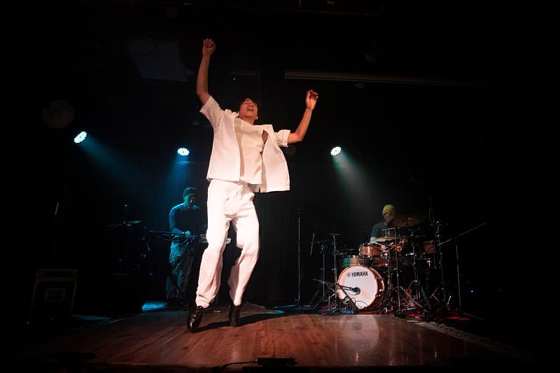 大海文創堂帶來「跨界音浪」演出，月琴與電子音樂及踢踏舞、打擊樂創新碰撞，帶來四重奏體驗。