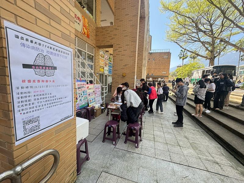 教職員工生熱絡參與防疫篩檢。