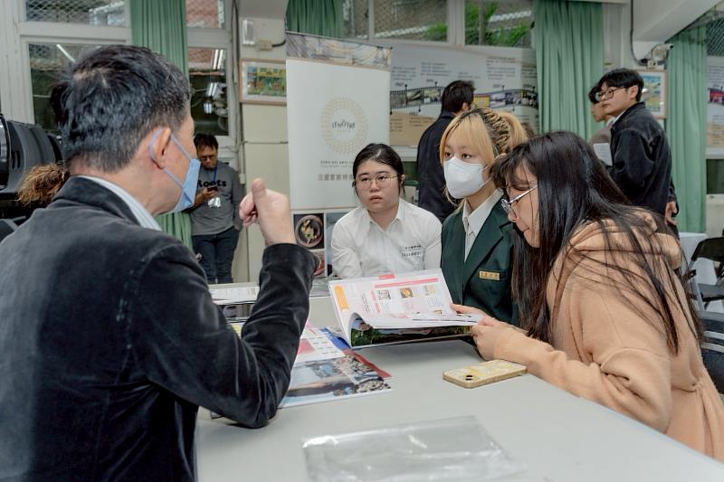 開平餐飲學校辦理升學覽會，因多年與全球知名餐旅學院建立深厚合作關係，吸引許多頂尖學院參加。開平餐飲學校/提供