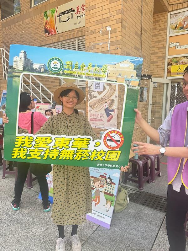 學生熱情參與無菸校園宣導打卡。