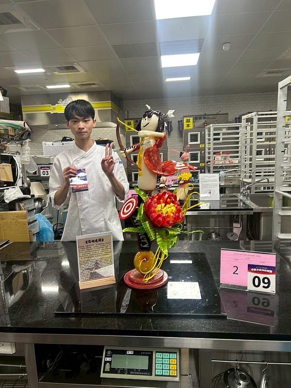 張博詠同學融合歷史及色彩製作「箭破邊關」
