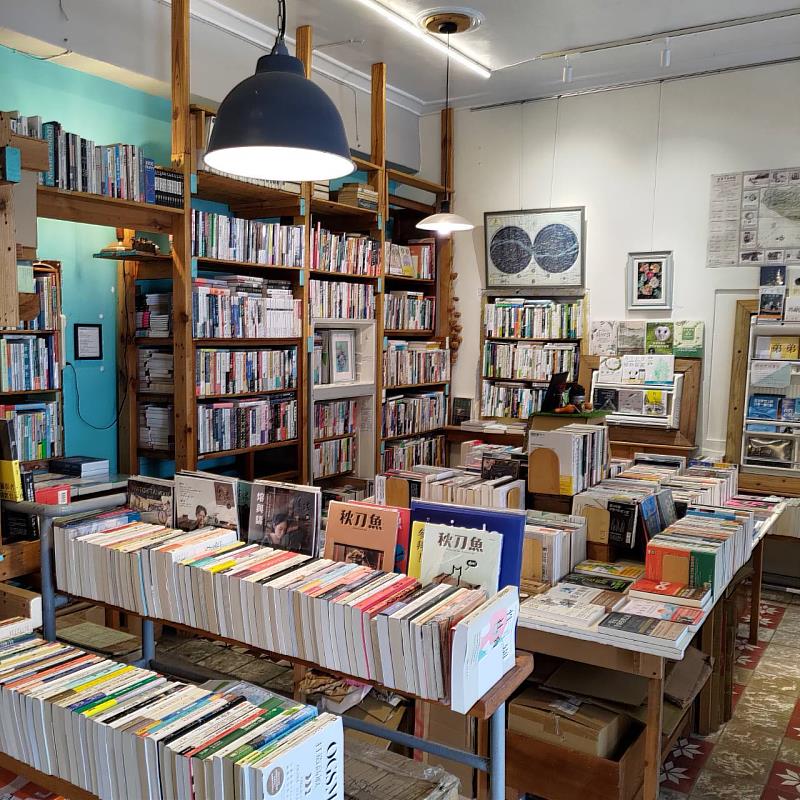 台南新營的曬書店×新營市民學堂，結合老建築、二手書文化與各類藝文課程，瑩造閱讀及學習共享空間