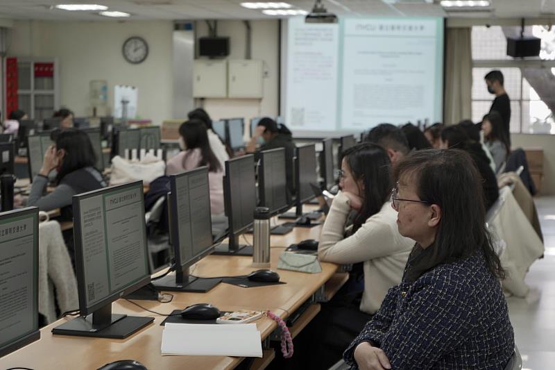 茄苳國小張淑玲校長也在百忙之中，特地參與本次研習，對於Sensay AI英語口說練習平台的使用效益表示肯定。