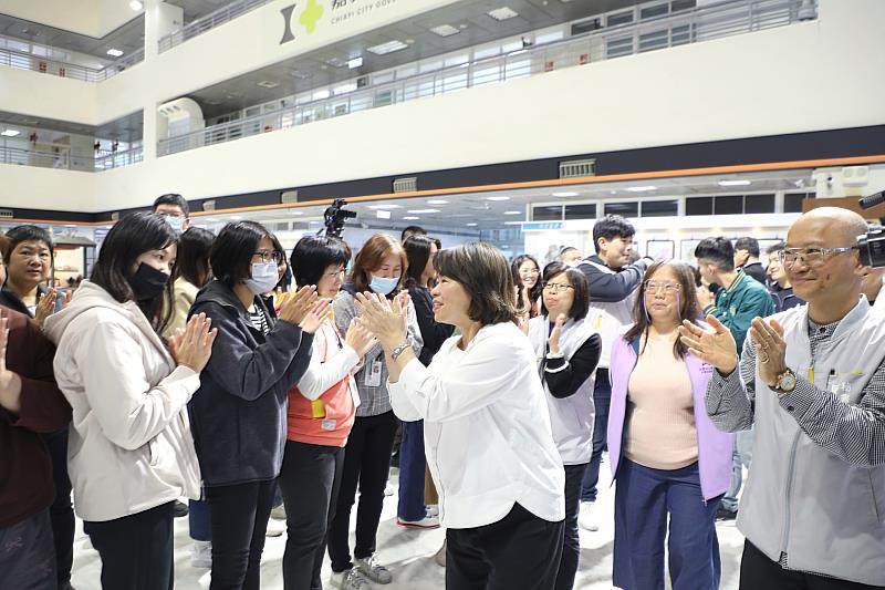 0_黃敏惠市長向社工員致敬