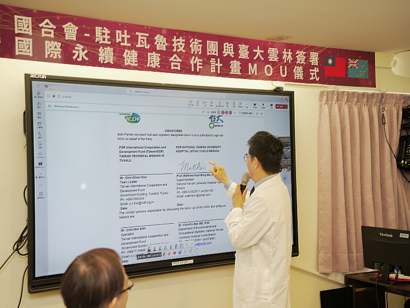 臺大醫院雲林分院馬惠明院簽署MOU(臺大醫院雲林分院提供)