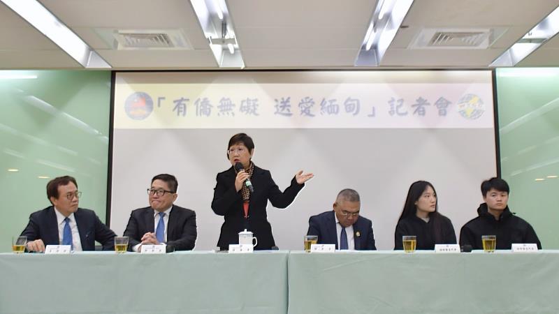 僑務委員會委員長徐佳青攜手臺商召開記者會，說明三二八緬甸強震賑災事宜（左起：緬甸臺商王明祥、世界臺灣商會聯合總會副會長林凱民、徐佳青、緬甸臺商總會會長楊友全、緬甸僑生楊同學、徐同學）