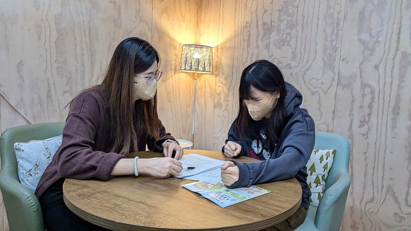 心理衛生社工與個案會談1(資料圖)